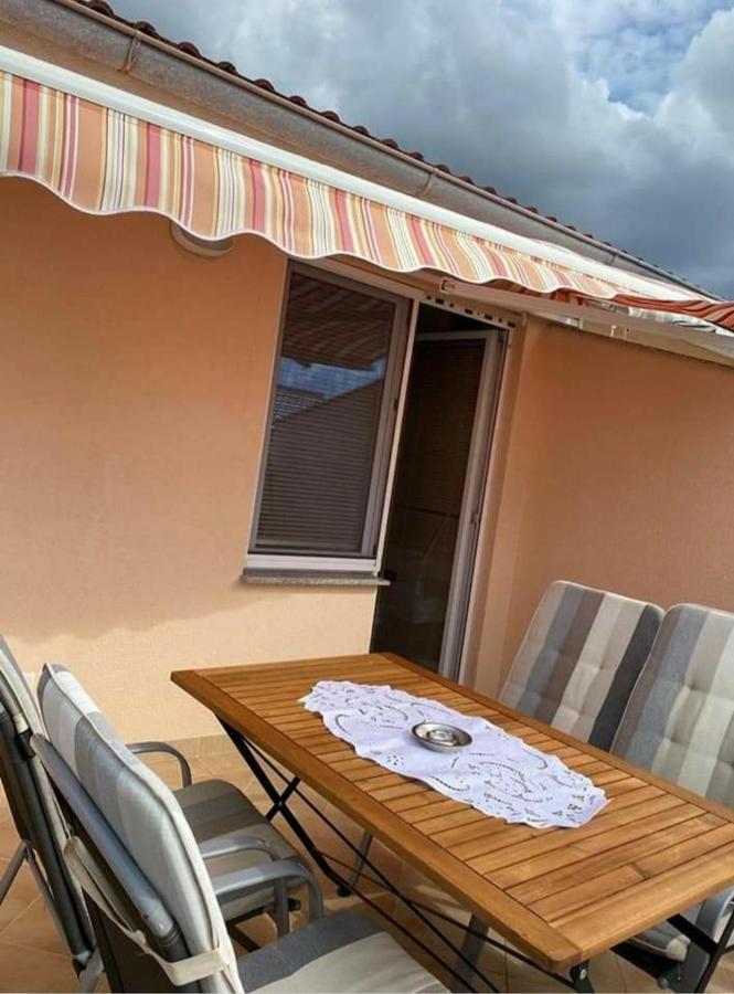 Apartmán N.N Vir Exteriér fotografie