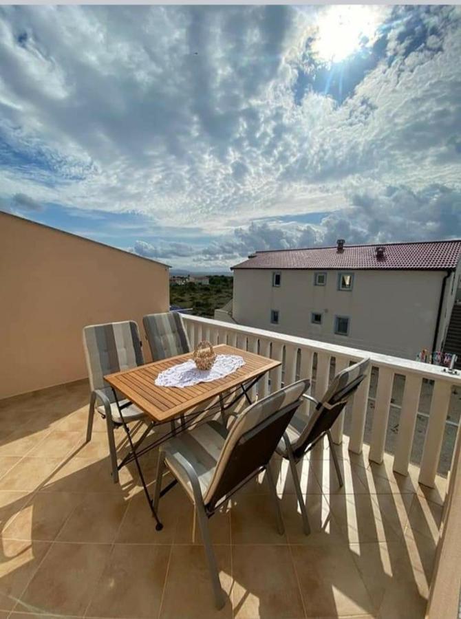 Apartmán N.N Vir Exteriér fotografie