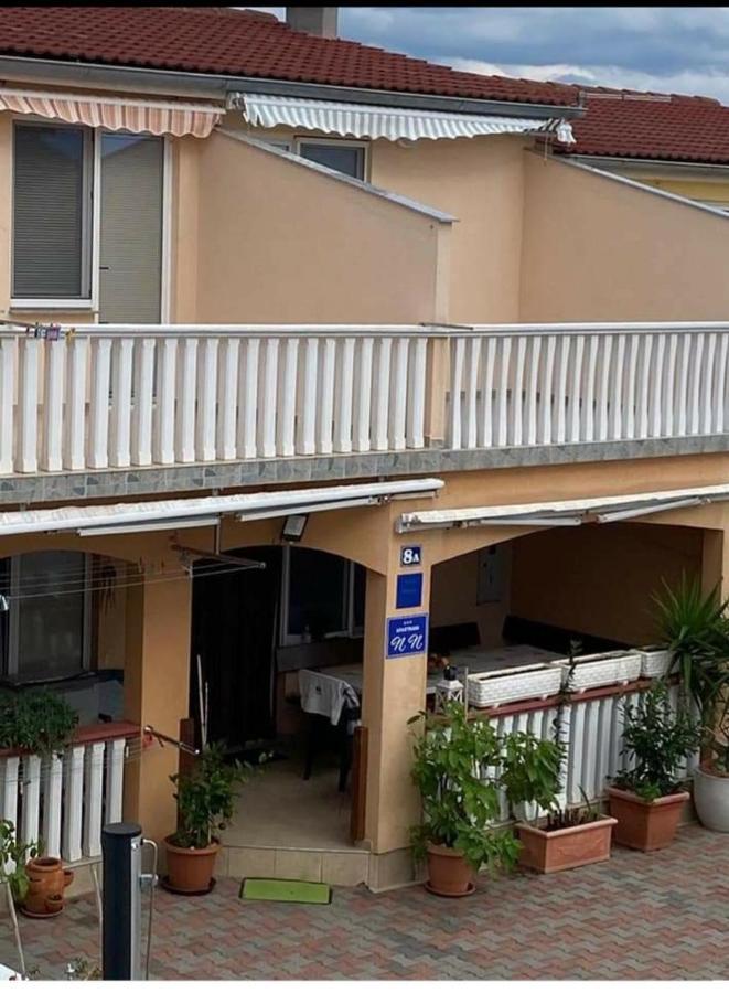 Apartmán N.N Vir Exteriér fotografie